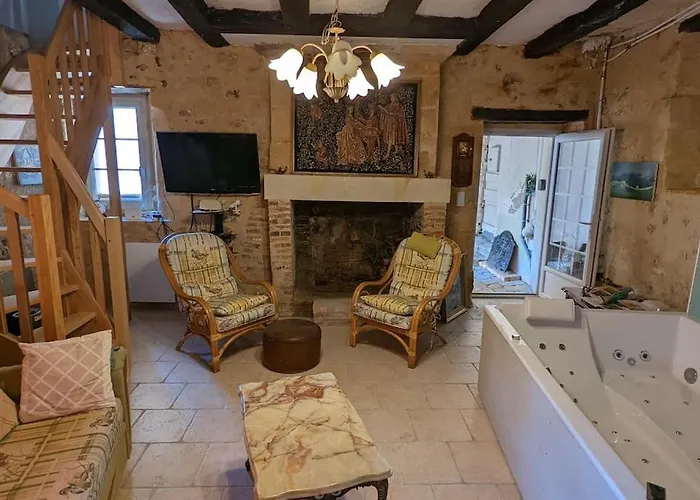 Logis Des Fees, Spa, Piscine Et Jardin *